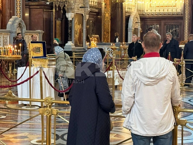 Москвичи выстроили в очередь к мощам князя Дмитрия Донского | Источник: Читатель MSK1.RU