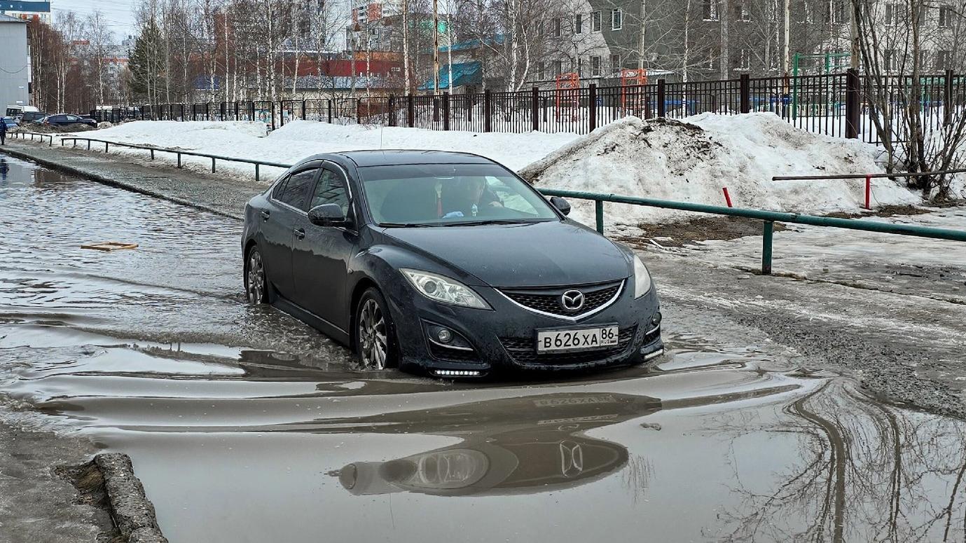 В Сургуте люди оказались заблокированы в собственных дворах из-за плохой  уборки снега управляющей компанией «Сургут Сервис» - 18 апреля 2024 - 86.ру