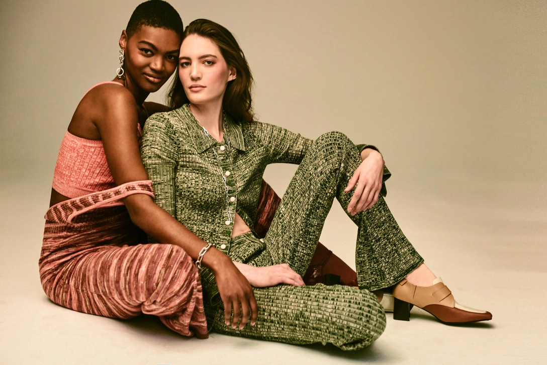 Комфорт и практичность: 5 стильных образов для весны 2021 | marieclaire.ru