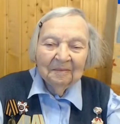 97-летняя петербурженка познакомилась с семьями погибших врачей, которым оказала помощь