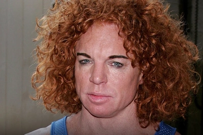 Комик Carrot Top выписан из больницы и идёт на поправку