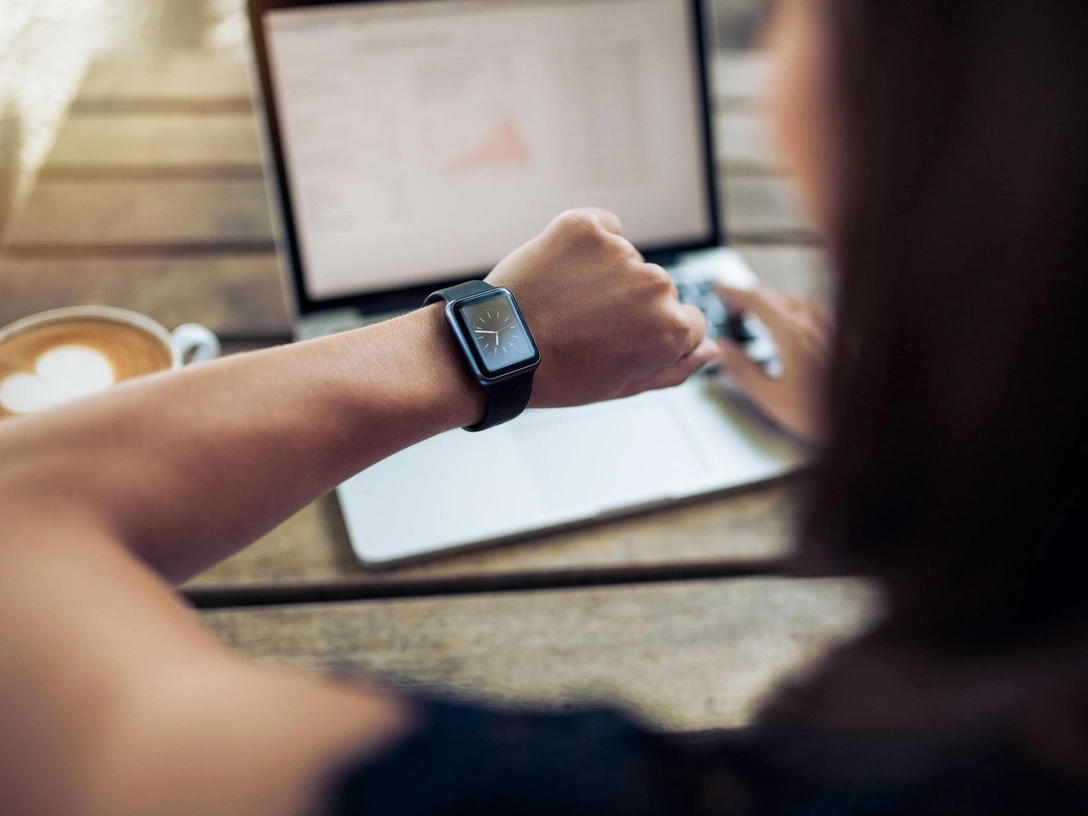 Беды не избежать: почему нельзя дарить часы близкому человеку | marieclaire.ru