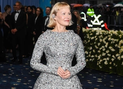 Baby-стрижка: Памела Андерсон на Met Gala 2025 продолжает тренд на «нелепые» челки