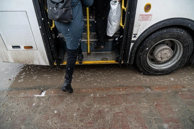 Мужчина напал на пассажирку автобуса в Новосибирске