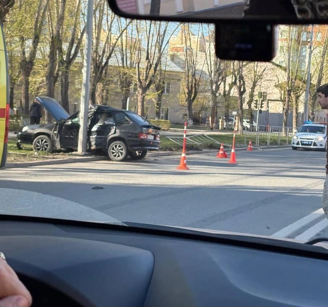 Такая картина на месте ДТП  | Источник: читатель / 72.RU