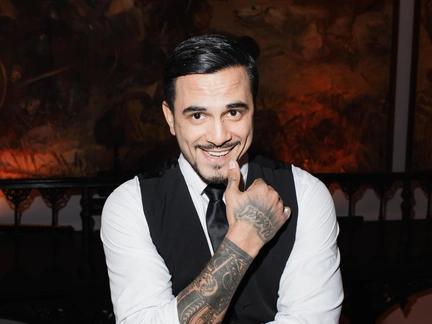 Она оставила ради материнства руководящую должность, а он предал ее с Лерчек. История любви Натана с женой