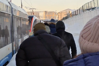 Трамваи встали в снежную пробку на северо-востоке Москвы