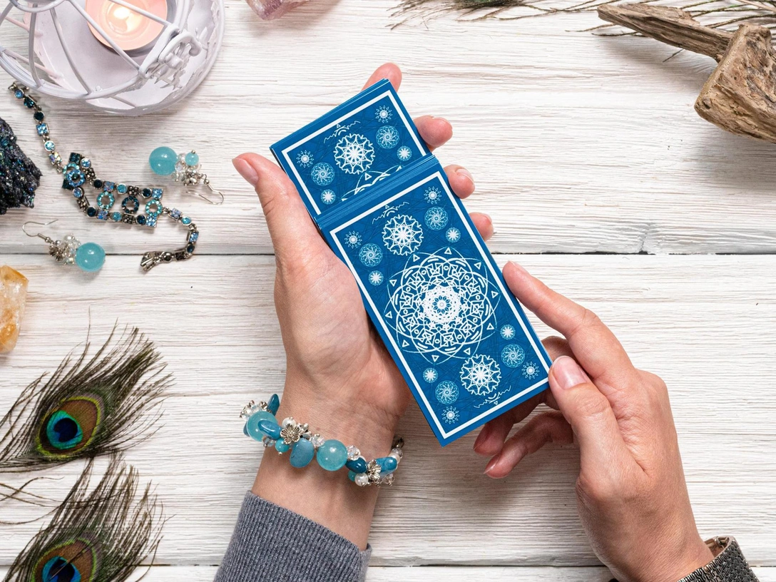 Прогноз Таро на январь 2024: что ждет каждый знак Зодиака | marieclaire.ru