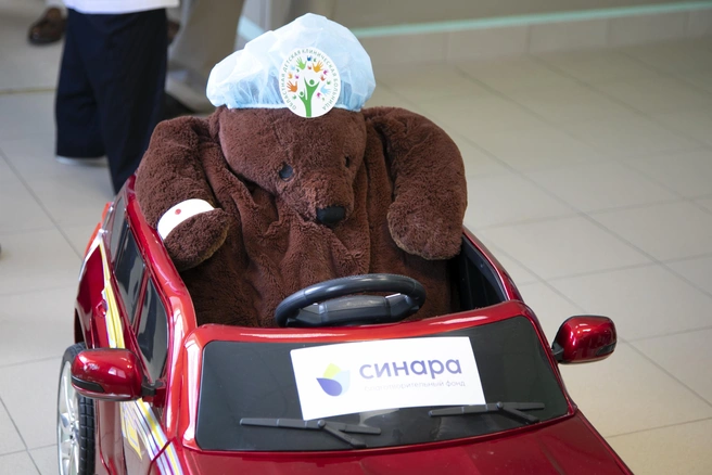 На таком транспорте пациенты едут в операционную | Источник: Юлия Ефимова