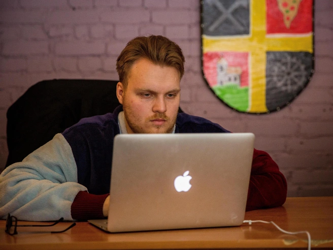 Читатели из Волгограда поделились информацией о размере своих заработных плат. | Источник: Александр Ощепков / NGS.RU