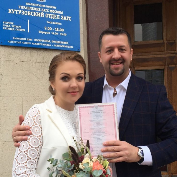 Беременная Марина Девятова вышла замуж