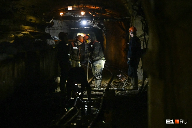 Родственникам и детям погибших шахтеров пообещали выплатить компенсации | Источник: Артем Устюжанин / E1.RU