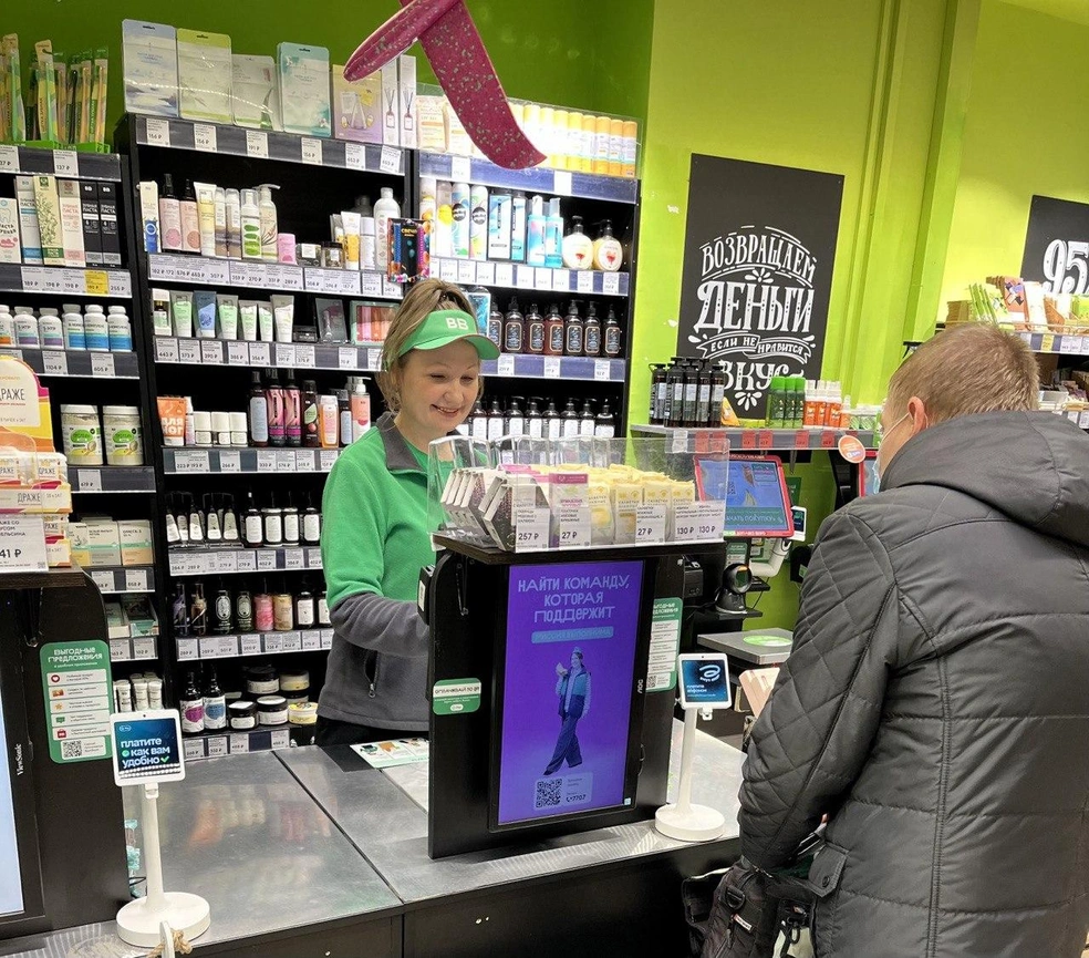 Девушка легко заводит дружбу с покупателями | Источник: личный архив Анны Корсуновой