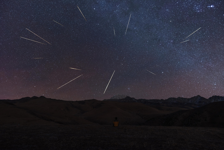 Тысячи метеоров в час: астроном назвал время, когда россияне смогут увидеть «падающие звезды»