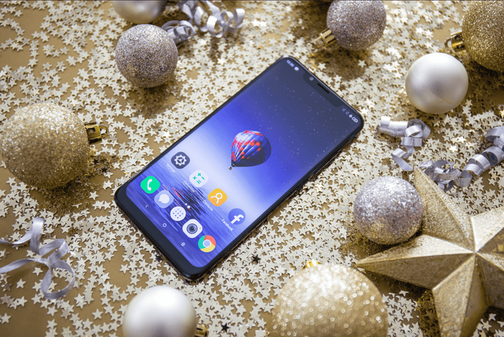 Фото №1 - Alcatel 5V: дизайн премиального уровня и двойная камера с искусственным интеллектом