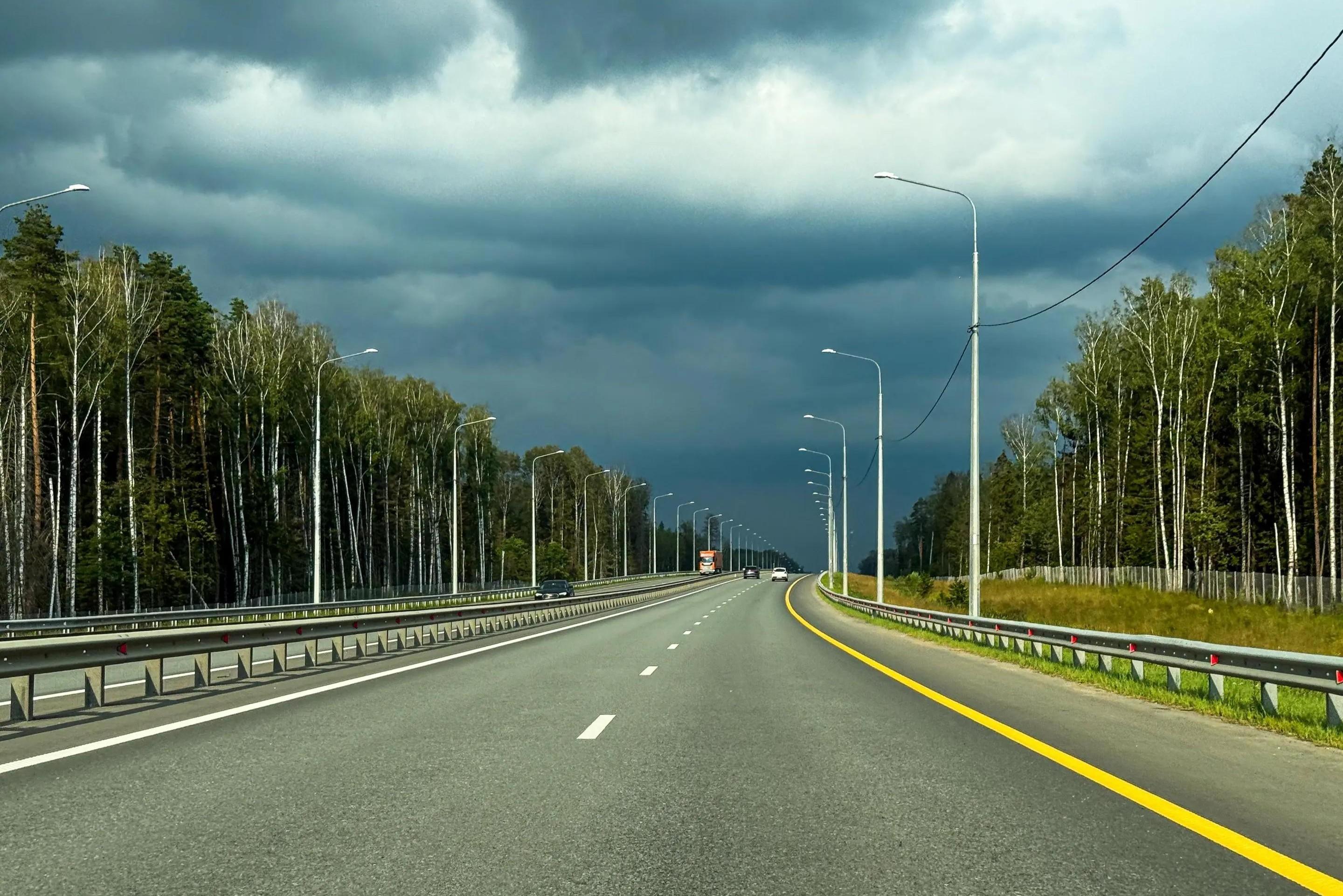 Скарлетпен порно көру Орнынан тұрған қызыл шашты