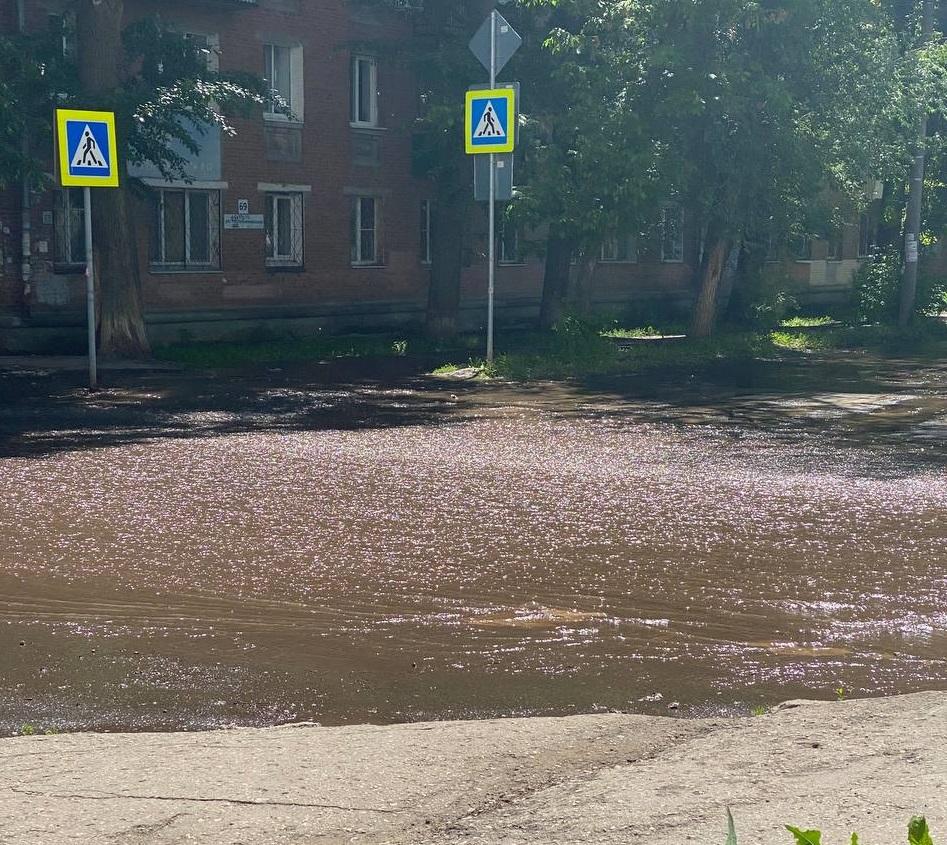 В Самаре на Металлурге появилось незапланированное озеро. Правда, не там, где все его ждут — видео