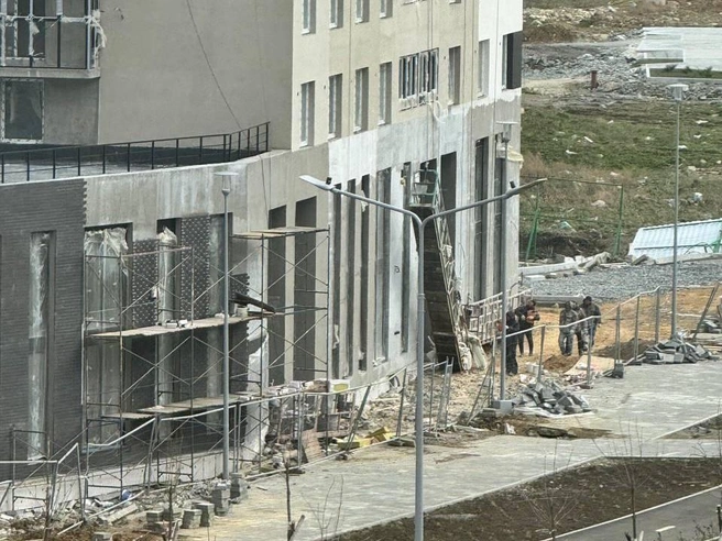 А это кадры с площадки ЖК «Спутник-1» в Академическом районе | Источник: читатель E1.RU