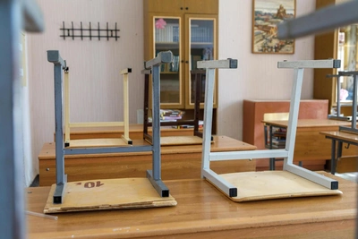 Video shows Surgut schoolgirl bullied with kick, backpack