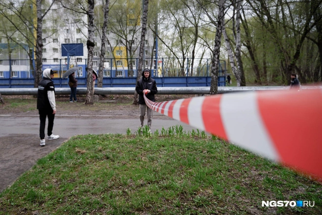Для безопасности протянули оградительную ленту | Источник: Варвара Фролова / NGS70.RU