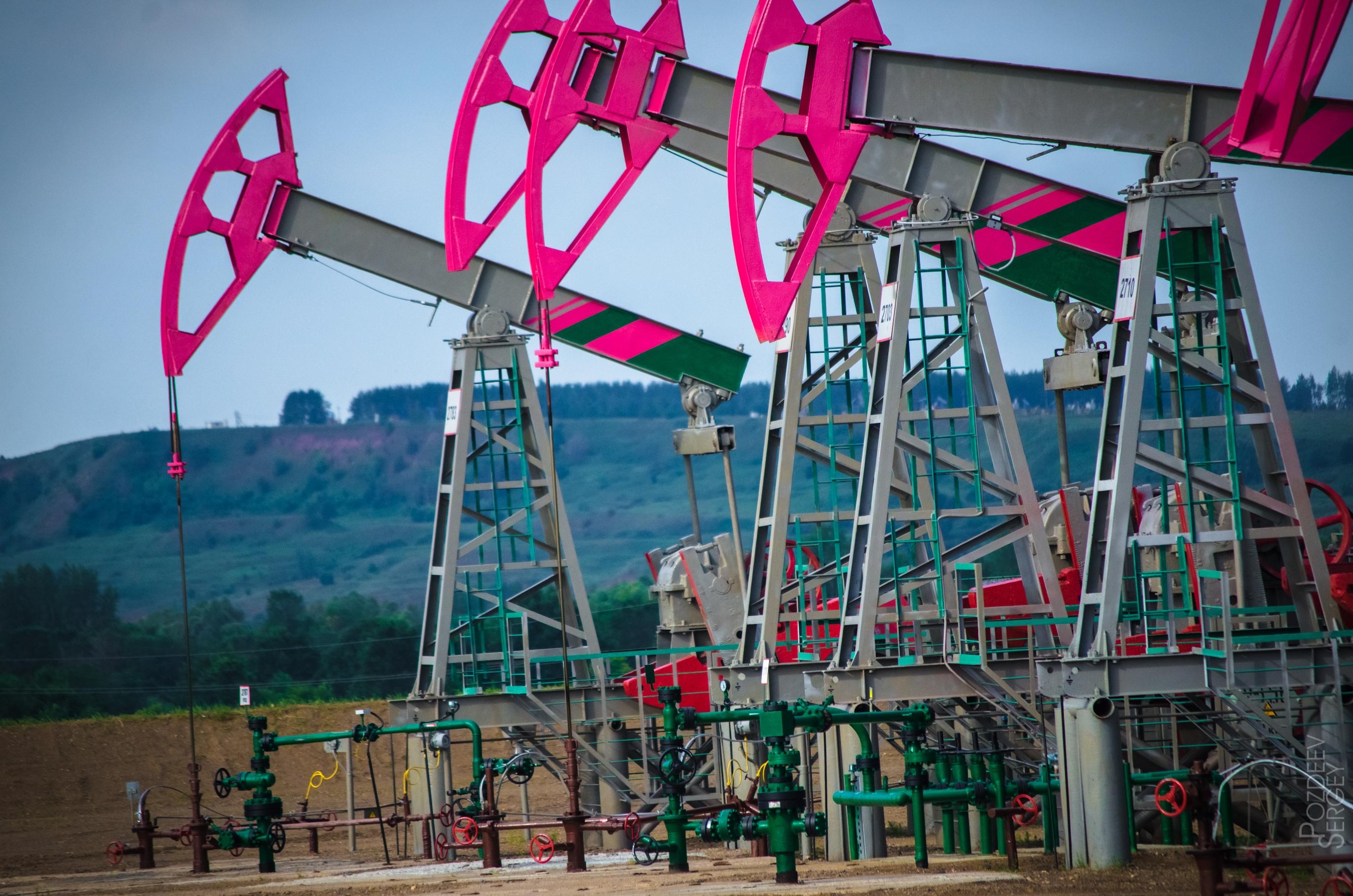 Добыча нефти в башкирии. Добыча нефти республики башкортостан. Нефтяная вышка в краснодарском крае. Башнефть-добыча нефтяные качалки. Добыча нефти республики башкортостан.