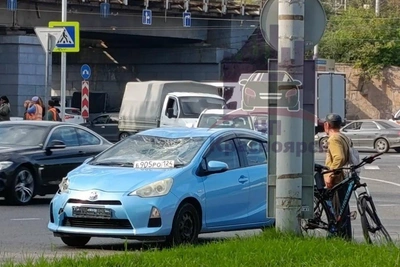 В Красноярске Toyota Aqua сбила велосипедиста