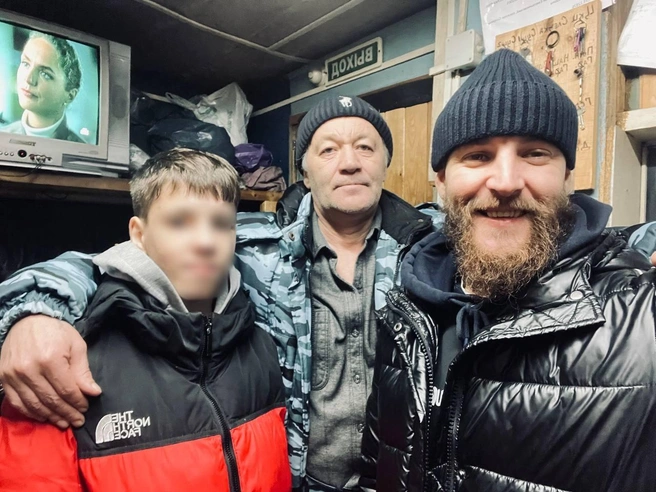 Иван с отцом и сыном | Источник: Иван Кислицын