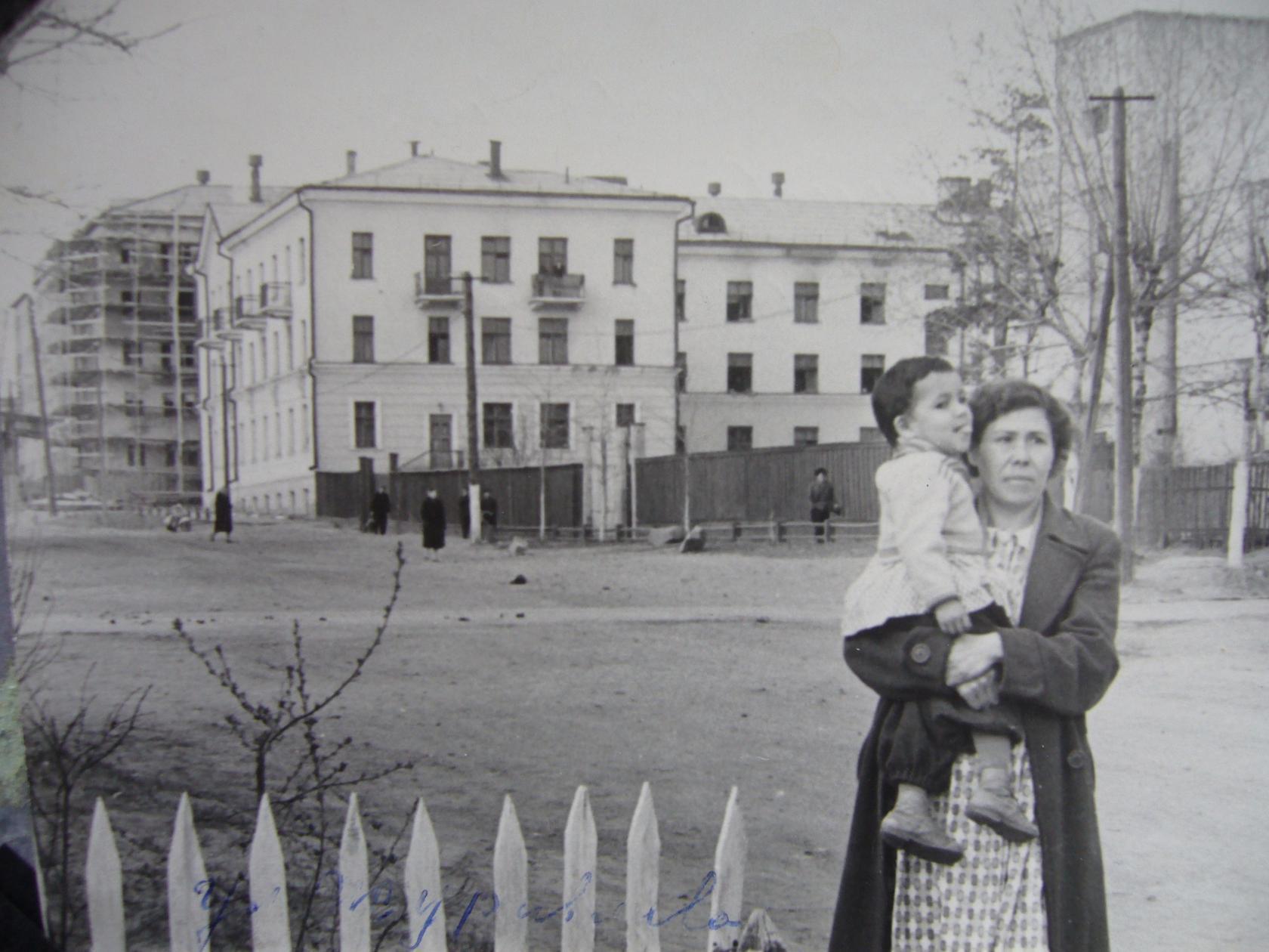 Улица Журавлёва, вид с Чкалова на перекресток с Бабушкина. Начало 60-х | Источник: Ангелина Силинская / группа «Чита&nbsp;— фото из прошлого» во «ВКонтакте»