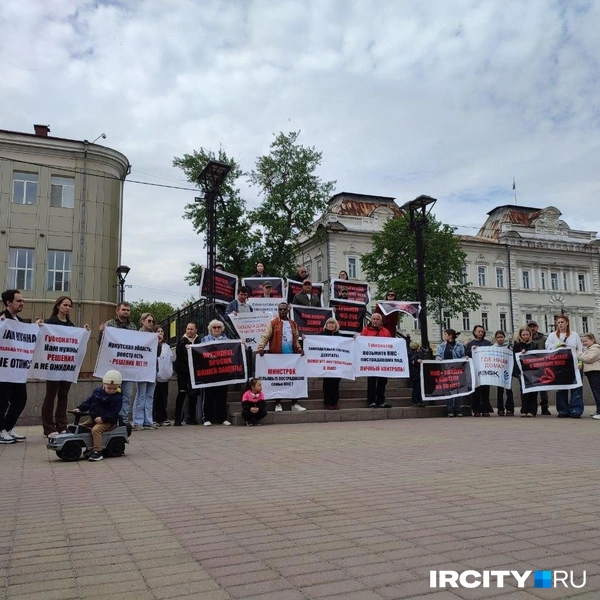 Они выходят на митинг уже во второй раз | Источник: Ксения Власова / «ИрСити»