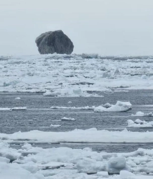 Черный айсберг, замеченный в море Лабрадор, взорвал Интернет