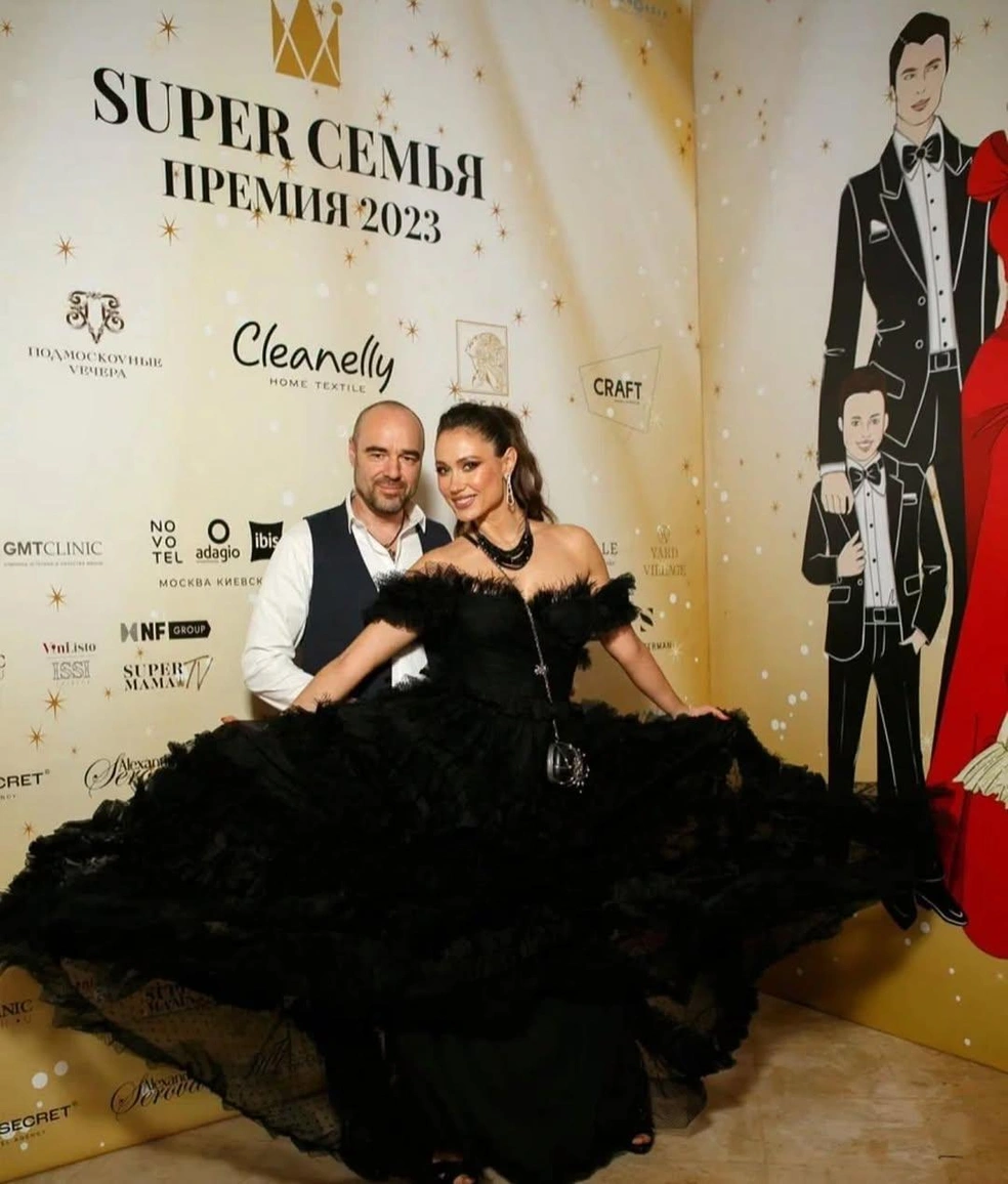 Пара регулярно становилась участниками премии «Super Семья» | Источник: elenatovstik / Instagram (экстремистская организация, деятельность запрещена на территории РФ)
