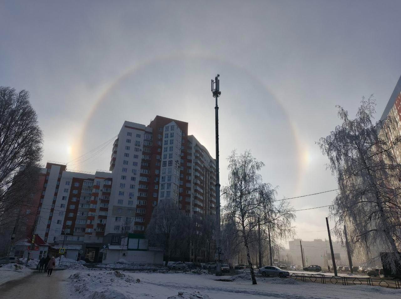 Солнечный круг, небо вокруг: в небе над Самарой заметили удивительное оптическое явление