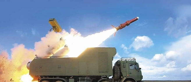 Береговой ракетный комплекс «Рубеж‑МЭ» предназначен для защиты побережья и поражения надводных целей с берега. | Источник: пресс-служба Рособоронэкспорта