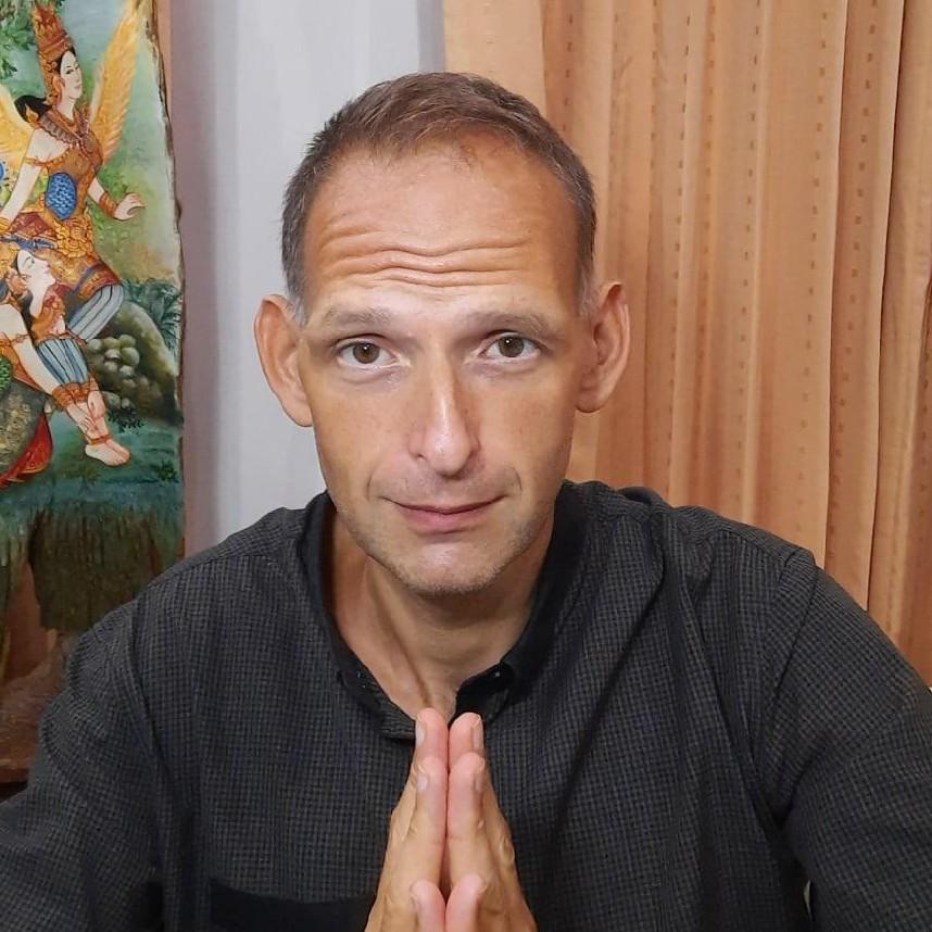 Вдова звезды «Битвы экстрасенсов» Артура Микаберидзе умерла спустя 8 месяцев после его смерти: 5 детей остались сиротами