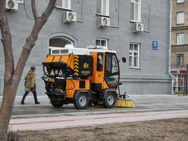Уровень готовности специальной техники к зимнему сезону в настоящее время составляет 98% | Источник: Александр Ощепков / NGS.RU
