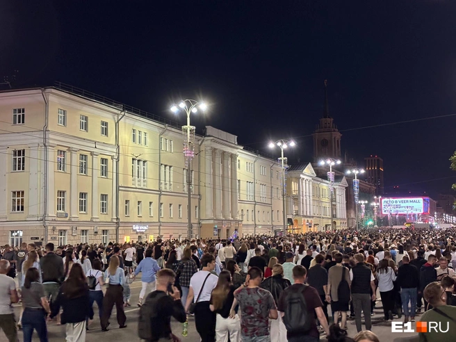Весь центр города превратился в один пешеходный бульвар | Источник: читатель E1.RU