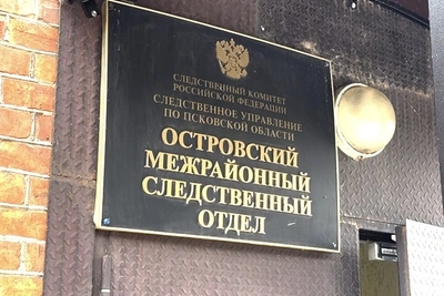 В Острове мужчина обвиняется в насилии и оскорблении полицейского