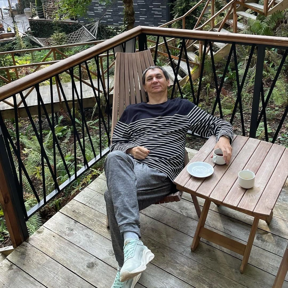 Александра Попова всегда тянуло к творчеству, несмотря на учебу на техническом факультете | Источник: popovaleksandr_72 / Instagram.com*