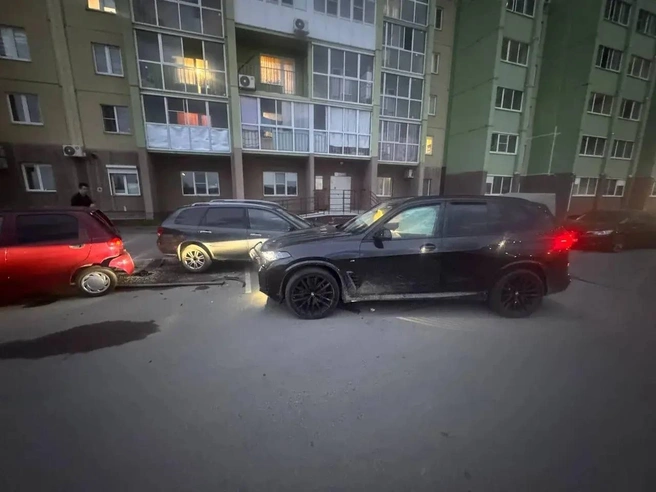 BMW зацепил четыре машины | Источник: ГАИ Челябинска