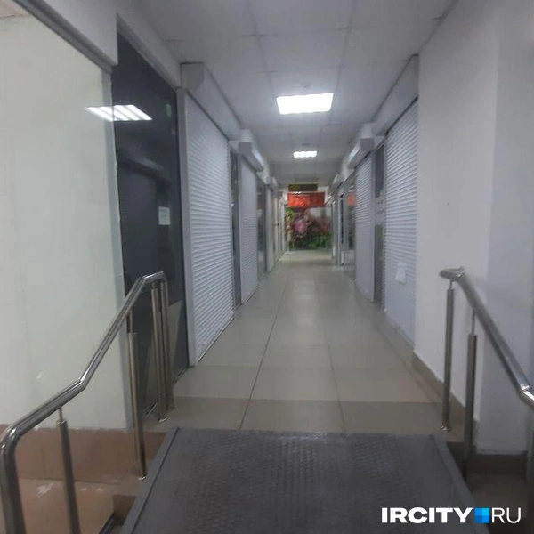 А в соседнем «Кедре» пустых павильонов десятки, пусть и в не самых выгодных местах | Источник: Виктор Лучкин / «ИрСити»