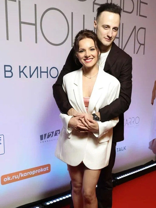 Анна с мужем, артистом мюзиклов Павлом Лёвкиным | Источник: Woman.ru, фотограф Евгений Николаев
