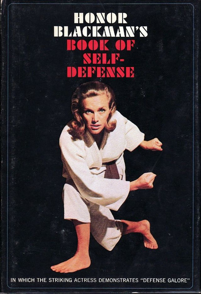 Одна из первых книг для женщин по самообороне была написана девушкой Бонда. Заглянем внутрь