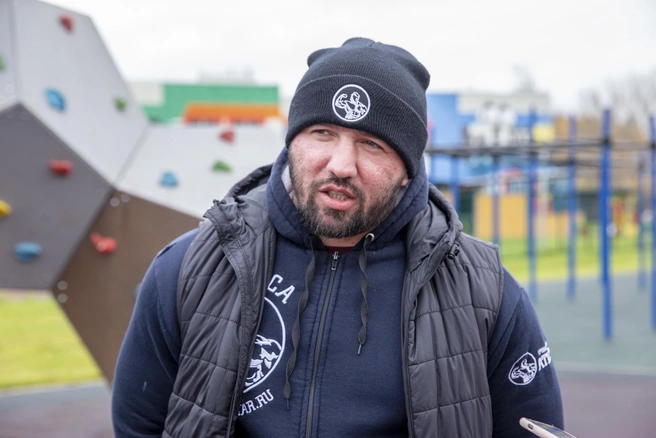 Иван Волокитин, призер разных областей по бодибилдингу, абсолютный чемпион Нижегородской области по бодибилдингу, чемпион многих областей по пауэрлифтингу, абсолютный чемпион Ярославской области по пауэрлифтингу и жиму штанги лежа, КМС по пауэрлифтингу IPF, КМС по бодибилдингу IFBB | Источник: Александра Савельева