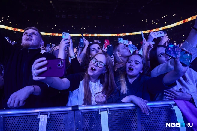 Зрители снимали много видео  | Источник: Александр Ощепков / NGS.RU