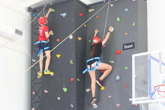 Среди участников были как опытные спортсмены, так и новички, вдохновленные любовью к высоте | 142.ru