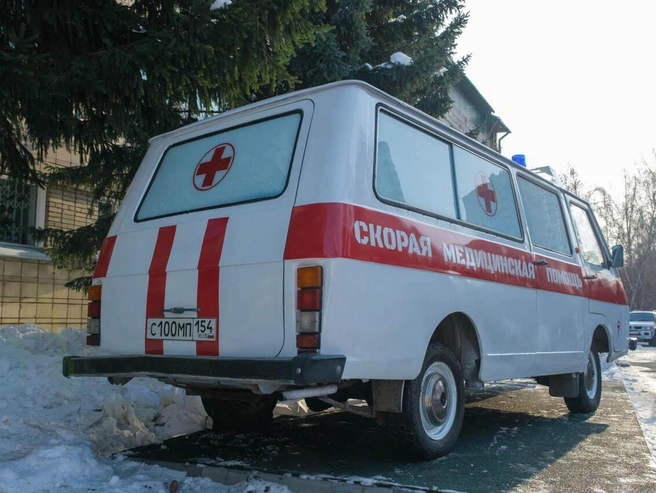 Памятник разместили рядом со станцией скорой помощи | Источник: zdrav.nso.ru