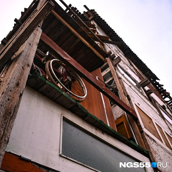 Конструкции выглядят не очень надежно | Источник: Артемий Скиба / NGS55.RU