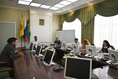 Олег Денисов поручил навести порядок на Центральной улице