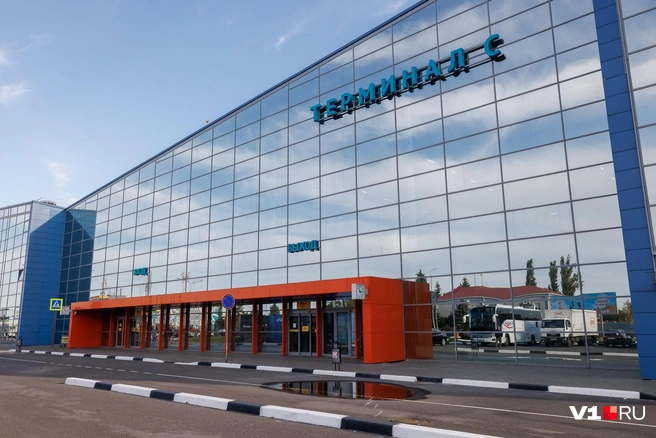 Борт с футболистами не смог вылететь из-за введенных в аэропорту ограничений | Источник: Алексей Волхонский / V1.RU