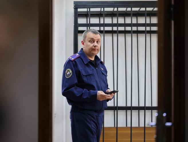 На процессе присутствовал следователь Владимир Суров. | Источник: Алексей Волхонский / V1.RU